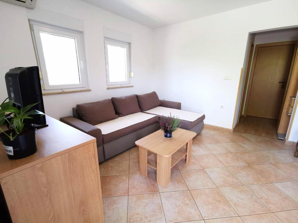 Apartment Dundo In Quiet Green Area Медулин Экстерьер фото