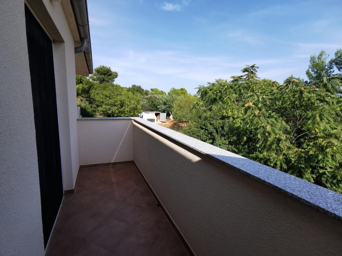 Apartment Dundo In Quiet Green Area Медулин Экстерьер фото