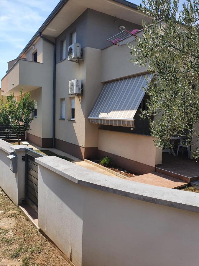 Apartment Dundo In Quiet Green Area Медулин Экстерьер фото